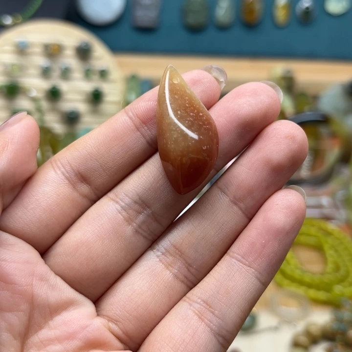 未镶嵌蛇纹石玉颈饰