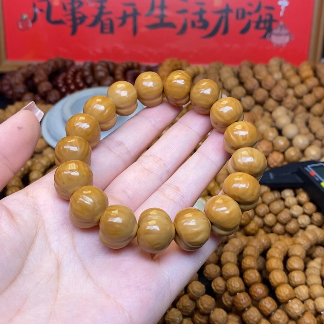 瞄***瞄猴头二等屁桃手串