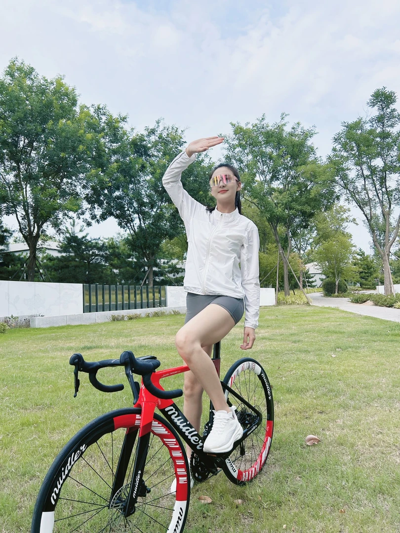 露系-男式超轻薄立领骑行防晒外套、全方位防护轻盈无负担运动夹克