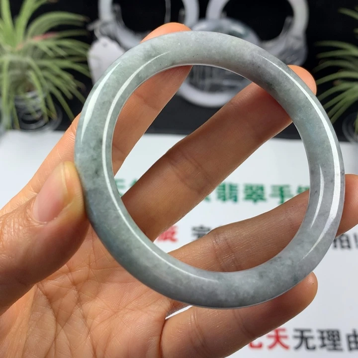 翡翠未镶嵌手镯18号。55.5圈