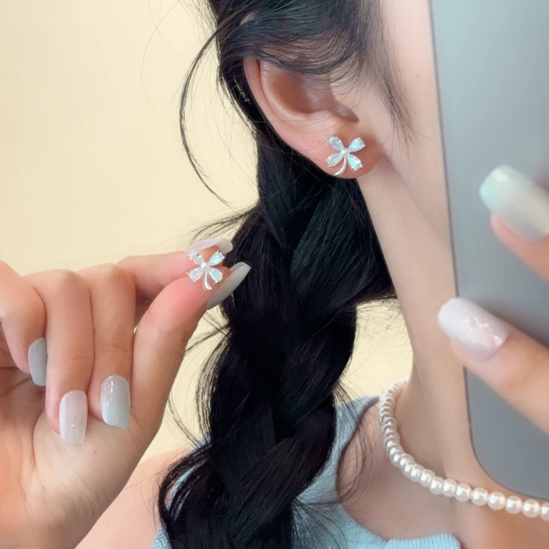 黑糖【耳饰】  百搭小巧花瓣耳钉简约甜美轻奢超仙耳环E1622