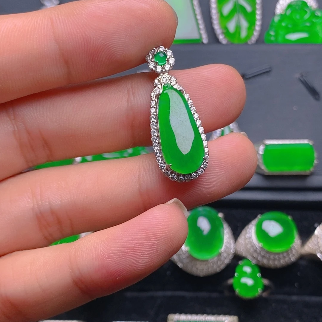 吊坠(赠链)银S925镶嵌翡翠吊坠