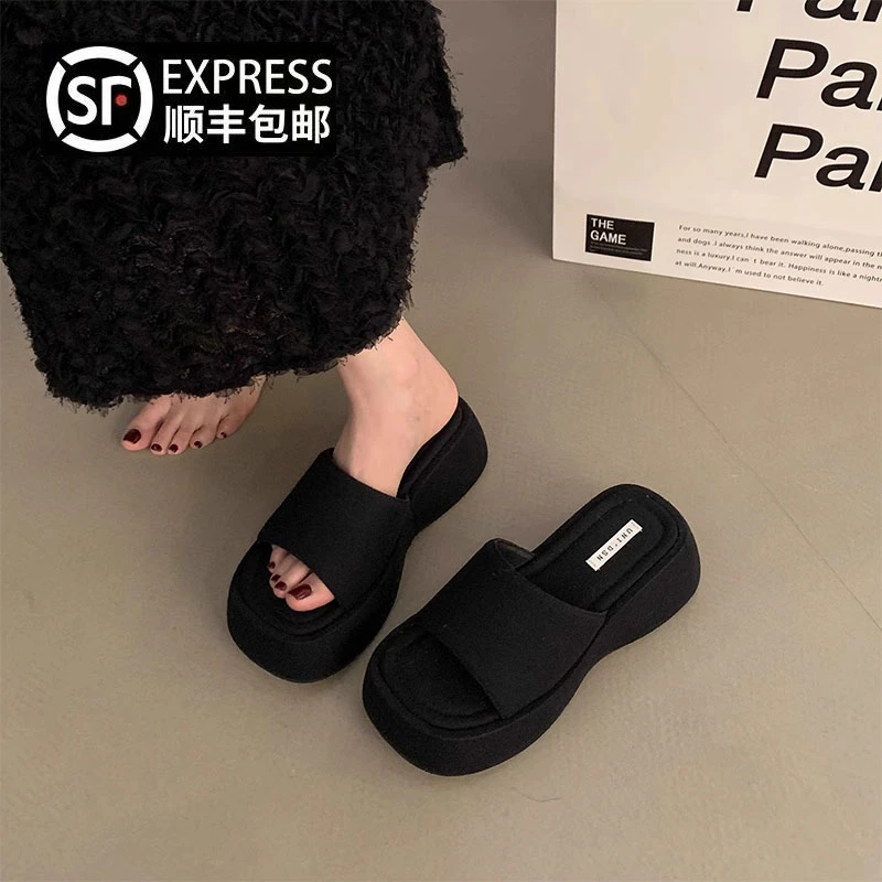 网红超火厚底拖鞋女夏季外穿2025新款高跟凉拖鞋配裙子增高沙滩鞋