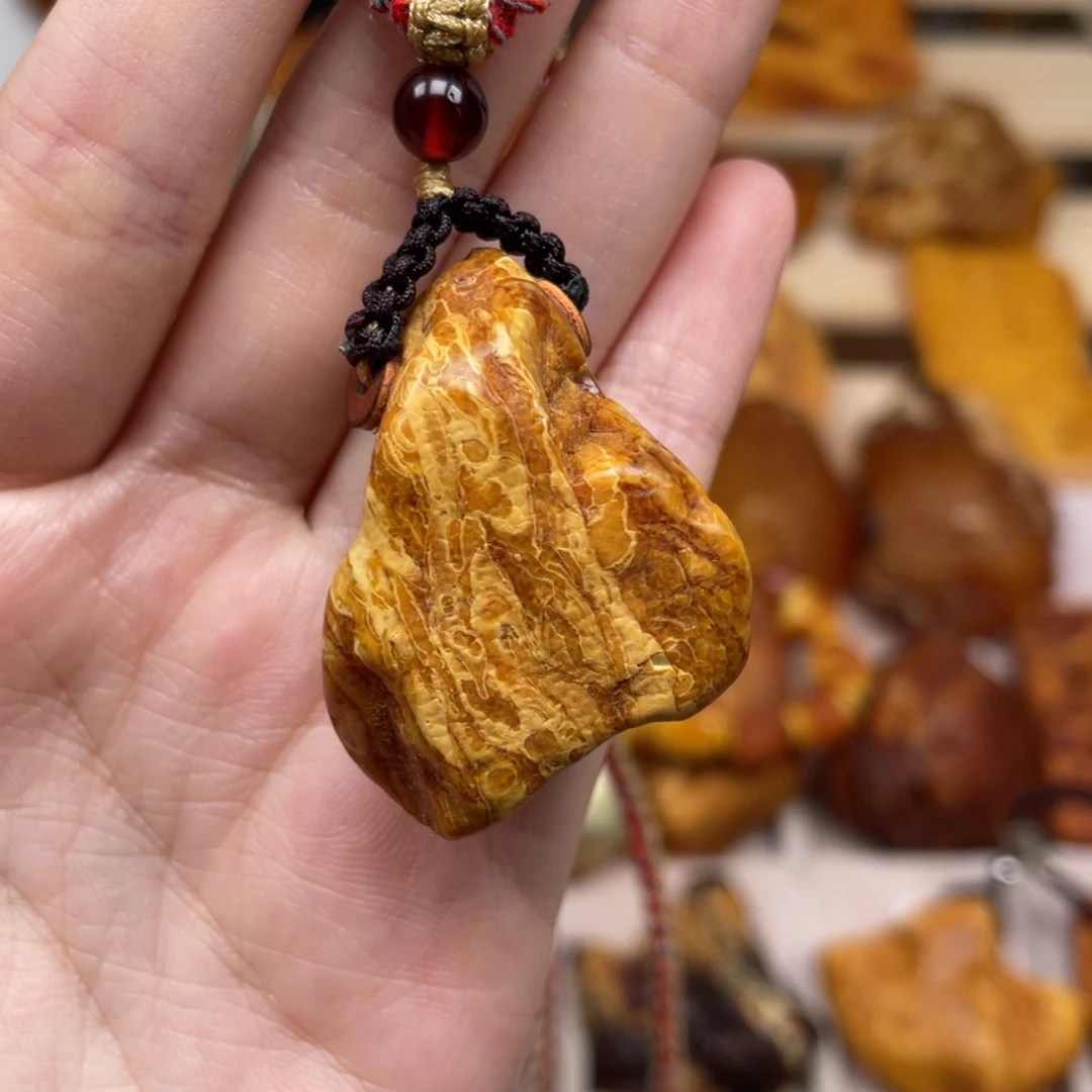未镶嵌琥珀珠宝奇石