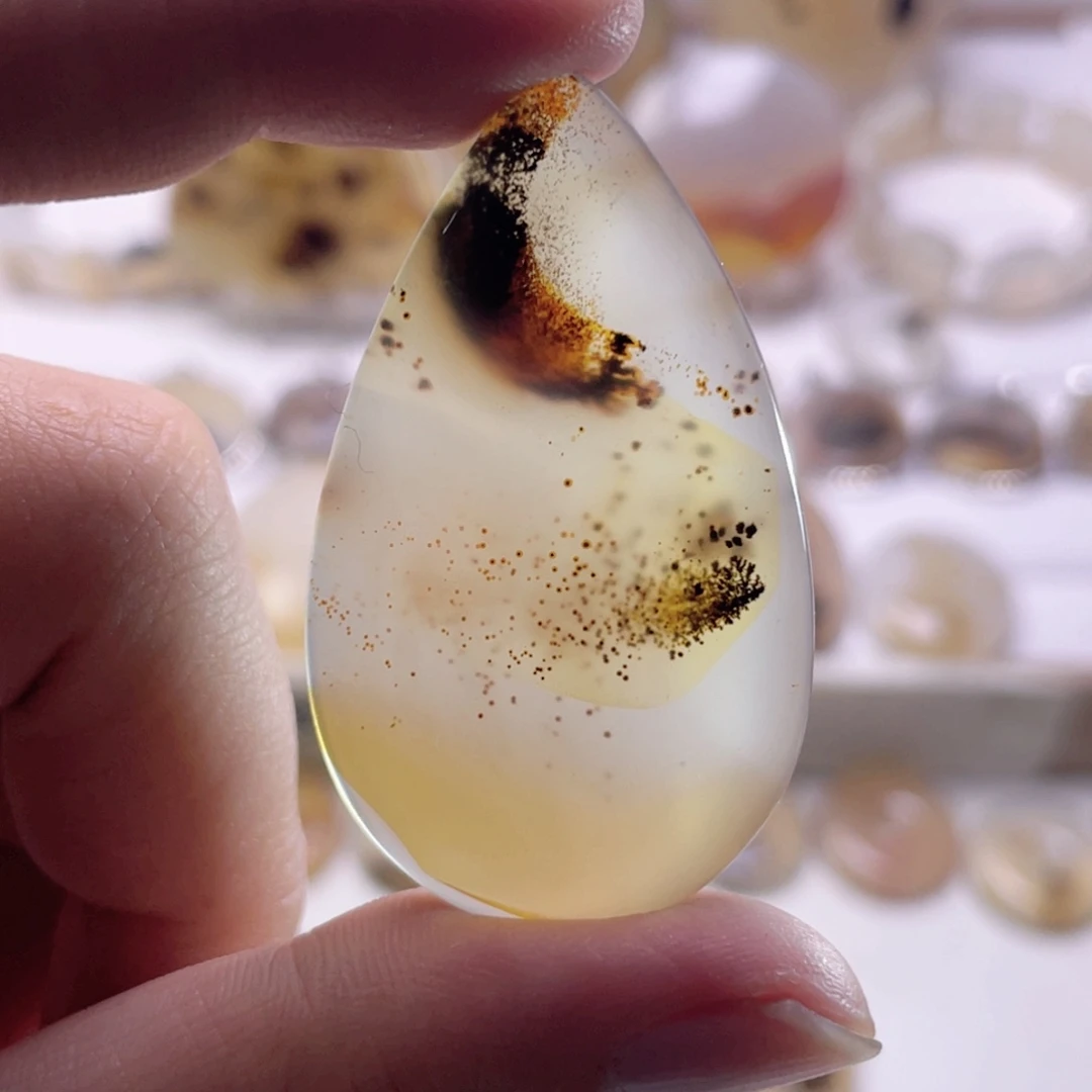 玛瑙/玉髓未镶嵌珠宝奇石