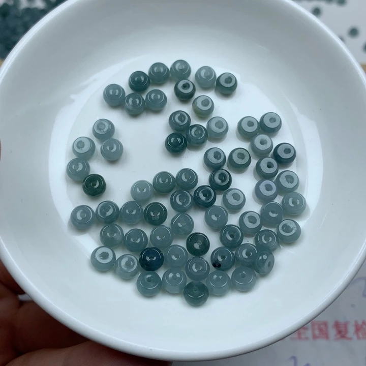 翡翠颈饰未镶嵌卡3✖️5，60多颗