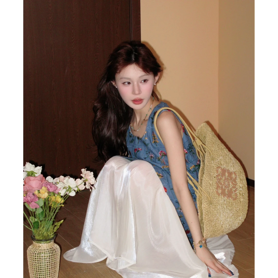 美静在这【心动情报】花朵刺绣蓝色连衣裙女拼接假两件长裙XMZH6754