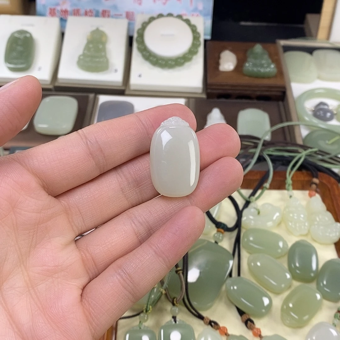 爱***^和田玉未镶嵌颈饰