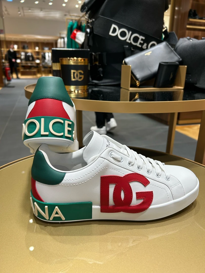 全新未使用D....G时尚休闲板鞋