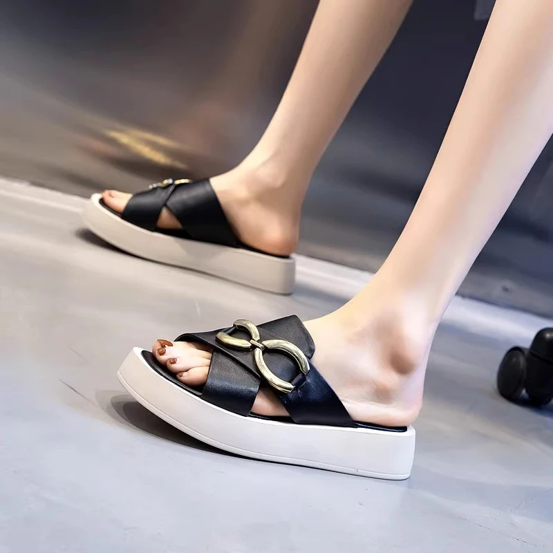 厚底凉拖鞋女夏外穿时尚2025年新款夏天真皮松糕软底百搭网红外出