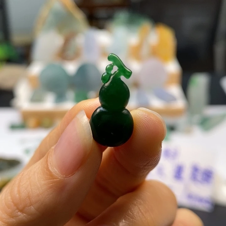 定制翡翠未镶嵌含工