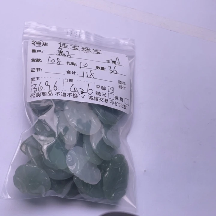 翡翠未镶嵌颈饰兔****行