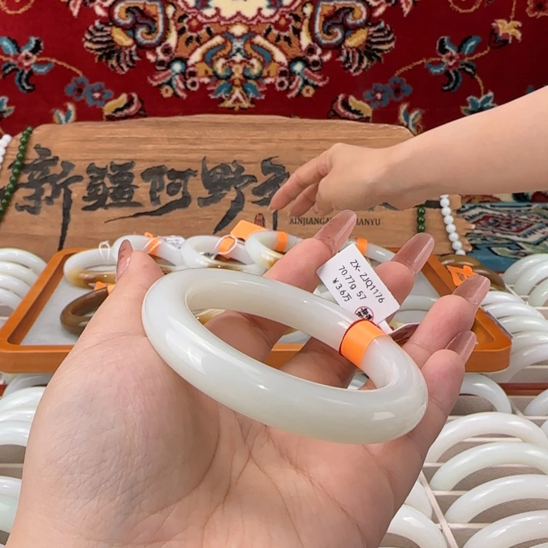 未镶嵌手镯和田玉新疆和田玉羊脂白玉手镯高背泥鳅背
