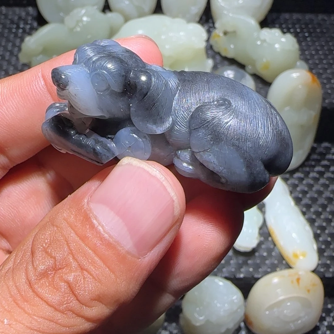 灯***处和田玉未镶嵌挂件