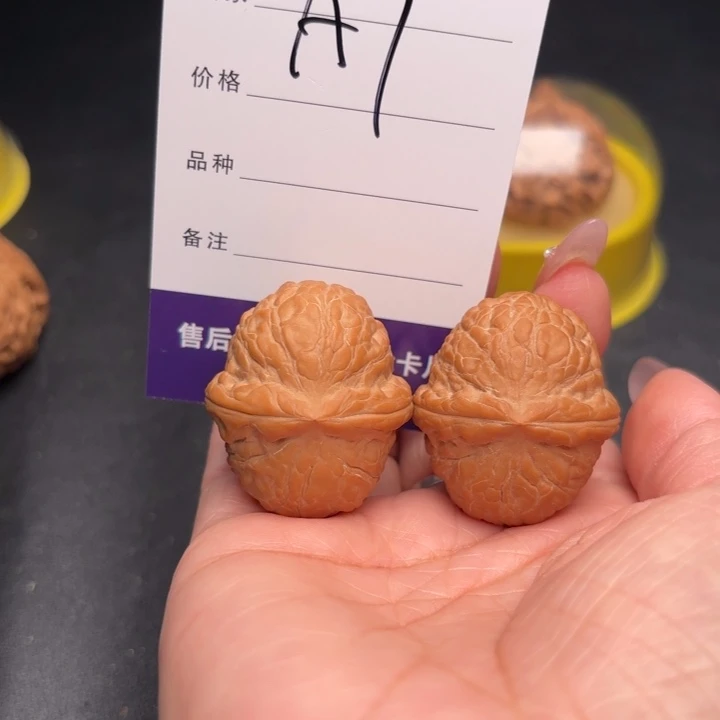 玉***风桃核把件37舍利狮子头