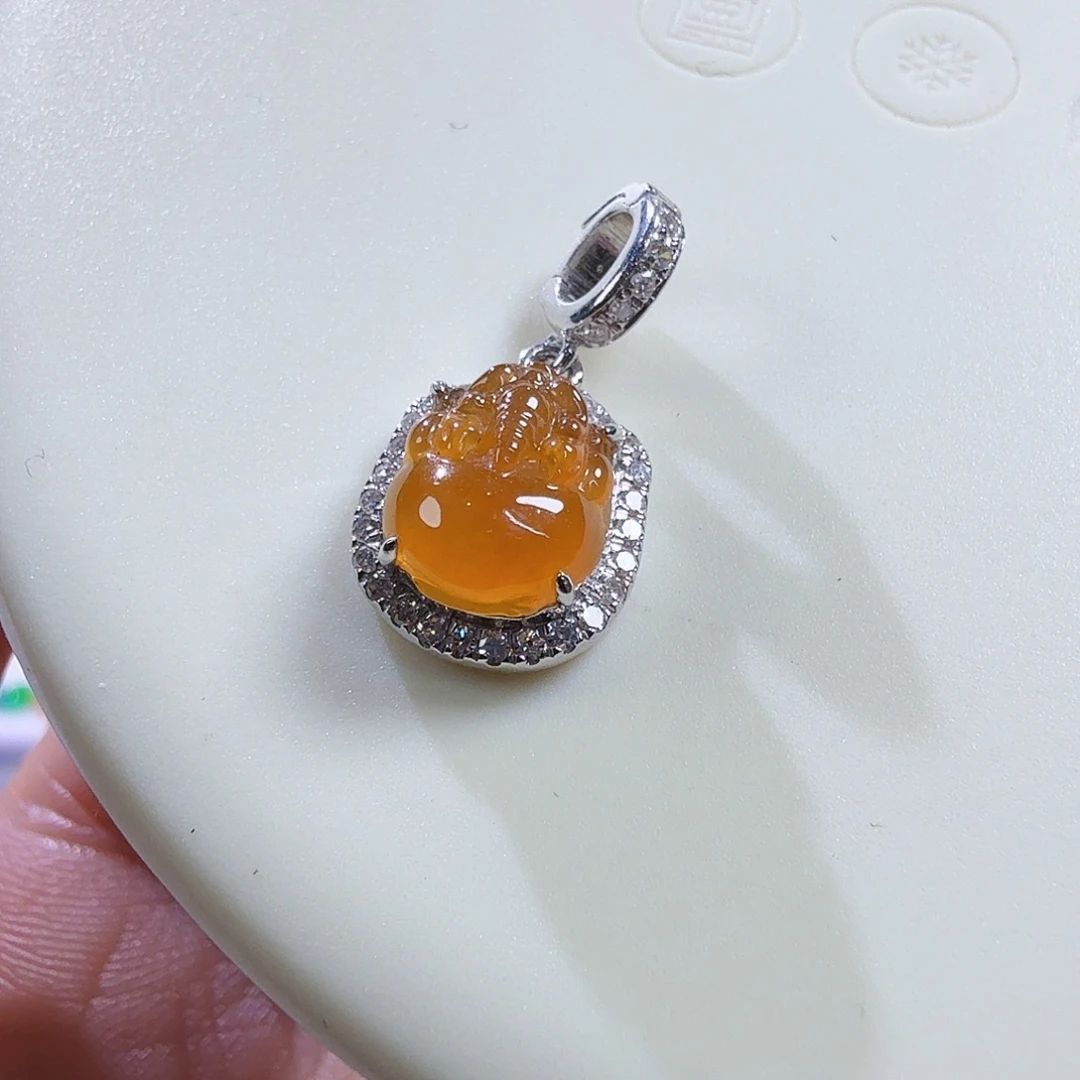 翡翠18K金镶嵌颈饰小滴流