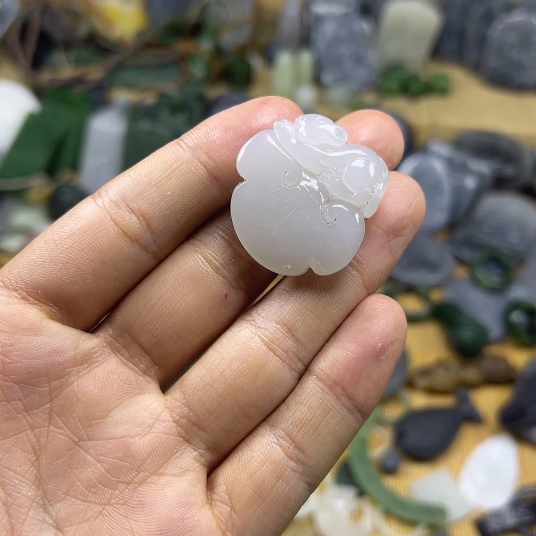 和田玉未镶嵌颈饰