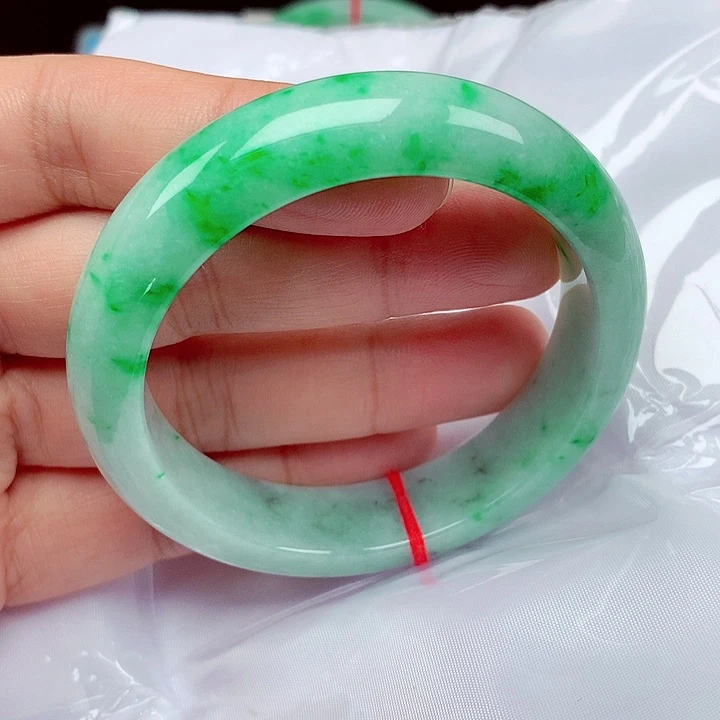 翡翠未镶嵌手镯56～57飘阳绿宽版手镯