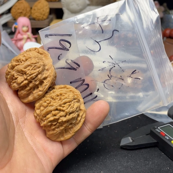 文玩核桃把件M****.四座楼