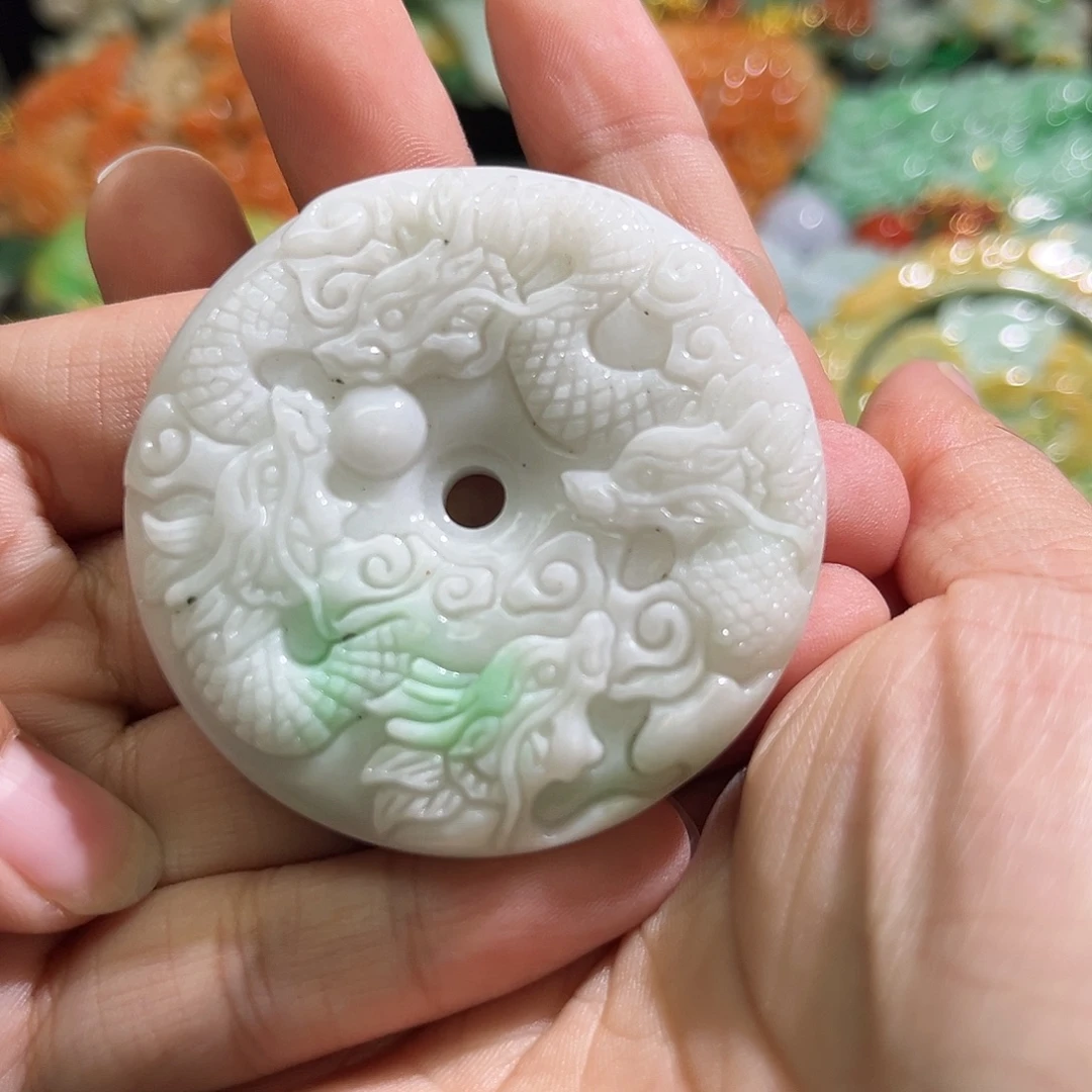 翡翠未镶嵌颈饰待编织