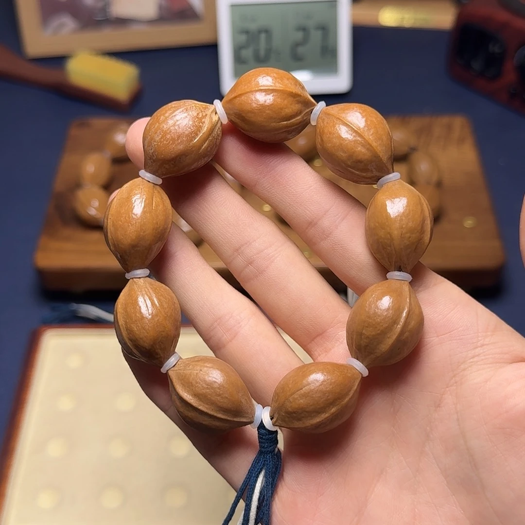 1.9*2.7精挑梅林铁核手串