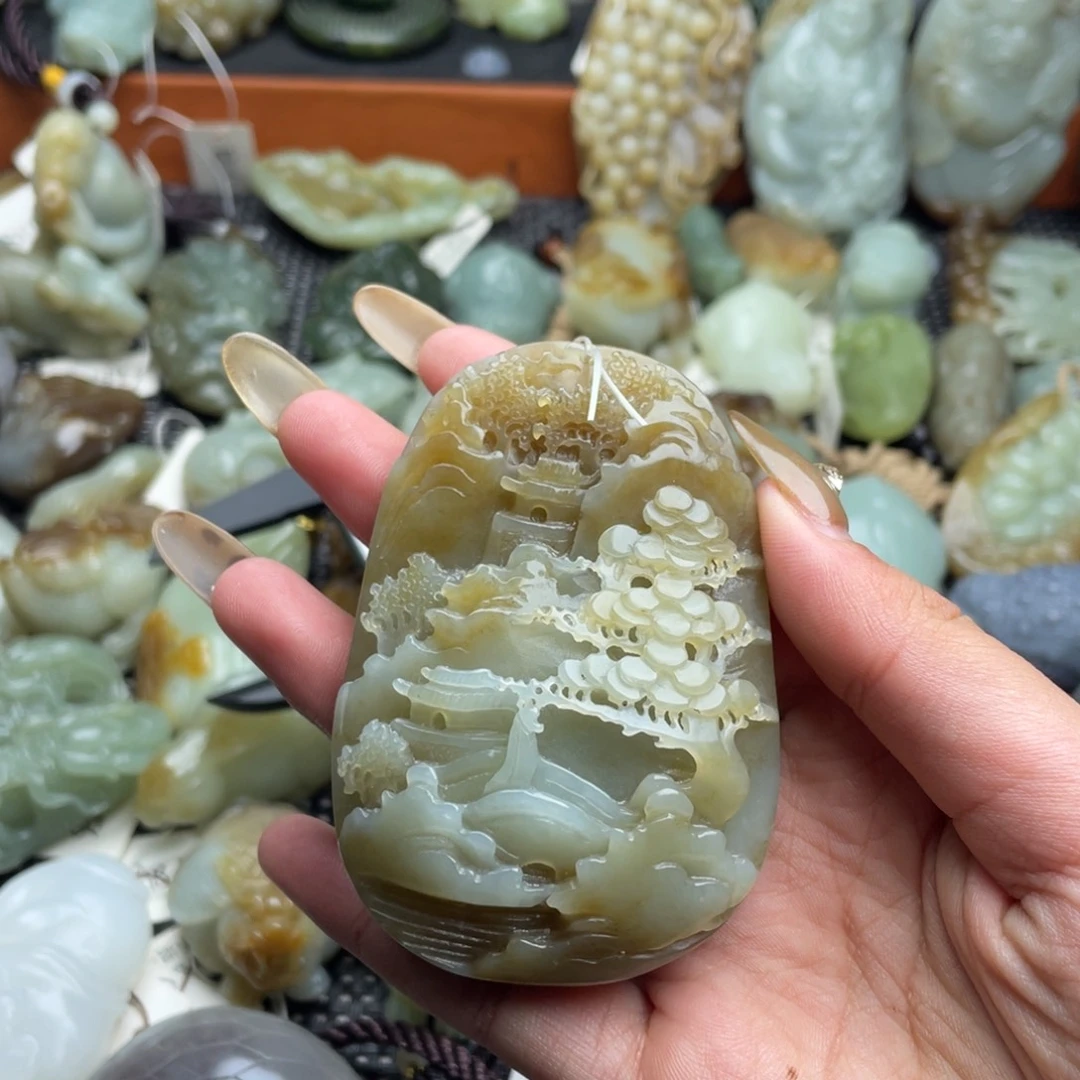 万***水和田玉未镶嵌颈饰