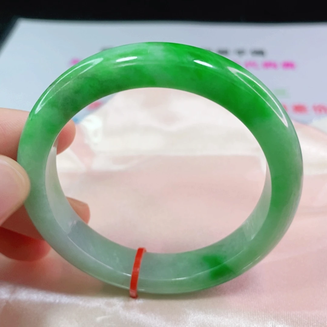 翡翠手镯未镶嵌5556圈口