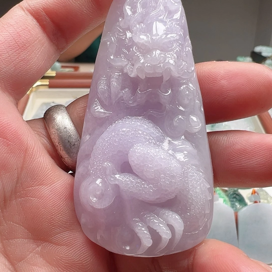 翡翠未镶嵌颈饰龙