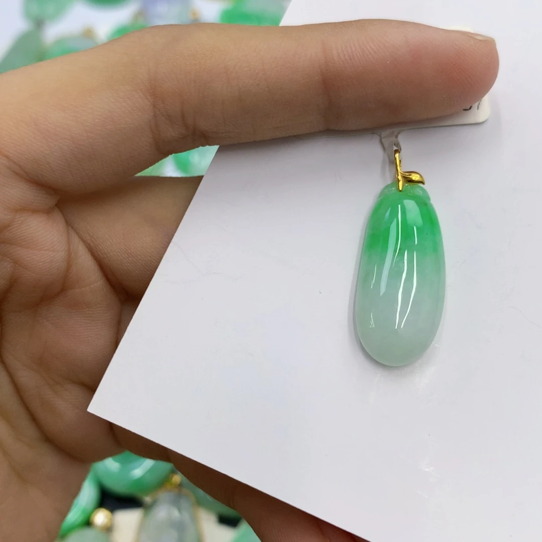 翡翠18K金镶嵌颈饰翡翠