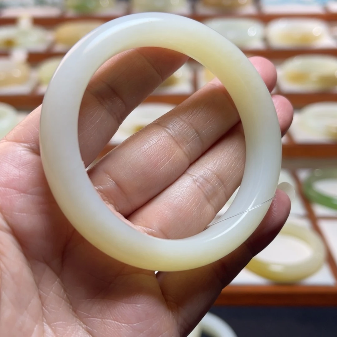 【闪购商品】未镶嵌手镯和田玉