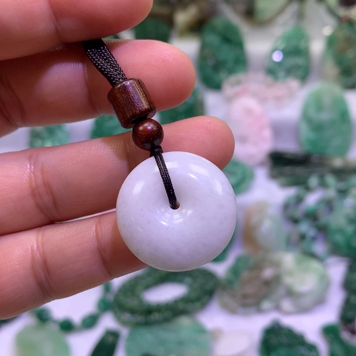 独山玉未镶嵌颈饰