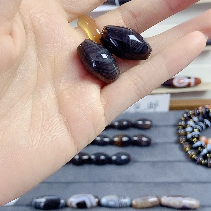 欢***迎未镶嵌颈饰玛瑙/玉髓