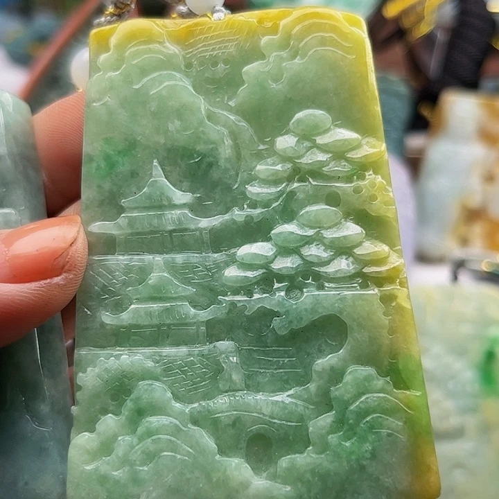 春***风翡翠未镶嵌颈饰挂件