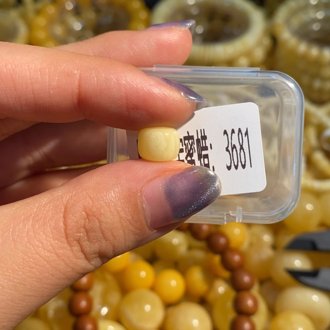 琥珀未镶嵌珠宝奇石3681