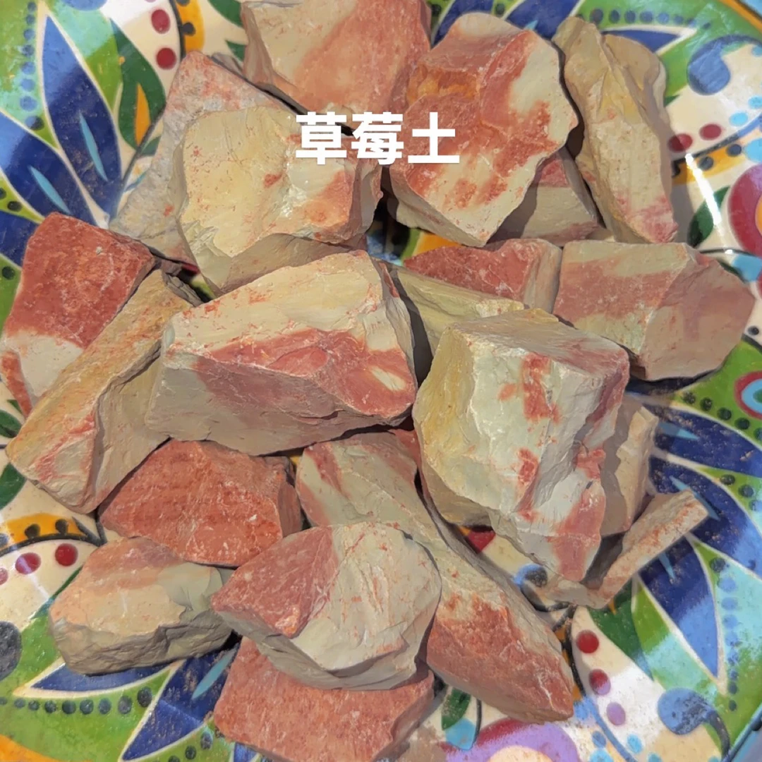 草莓食用土土天然，不粘牙，硬脆，可以泡水泥土红土