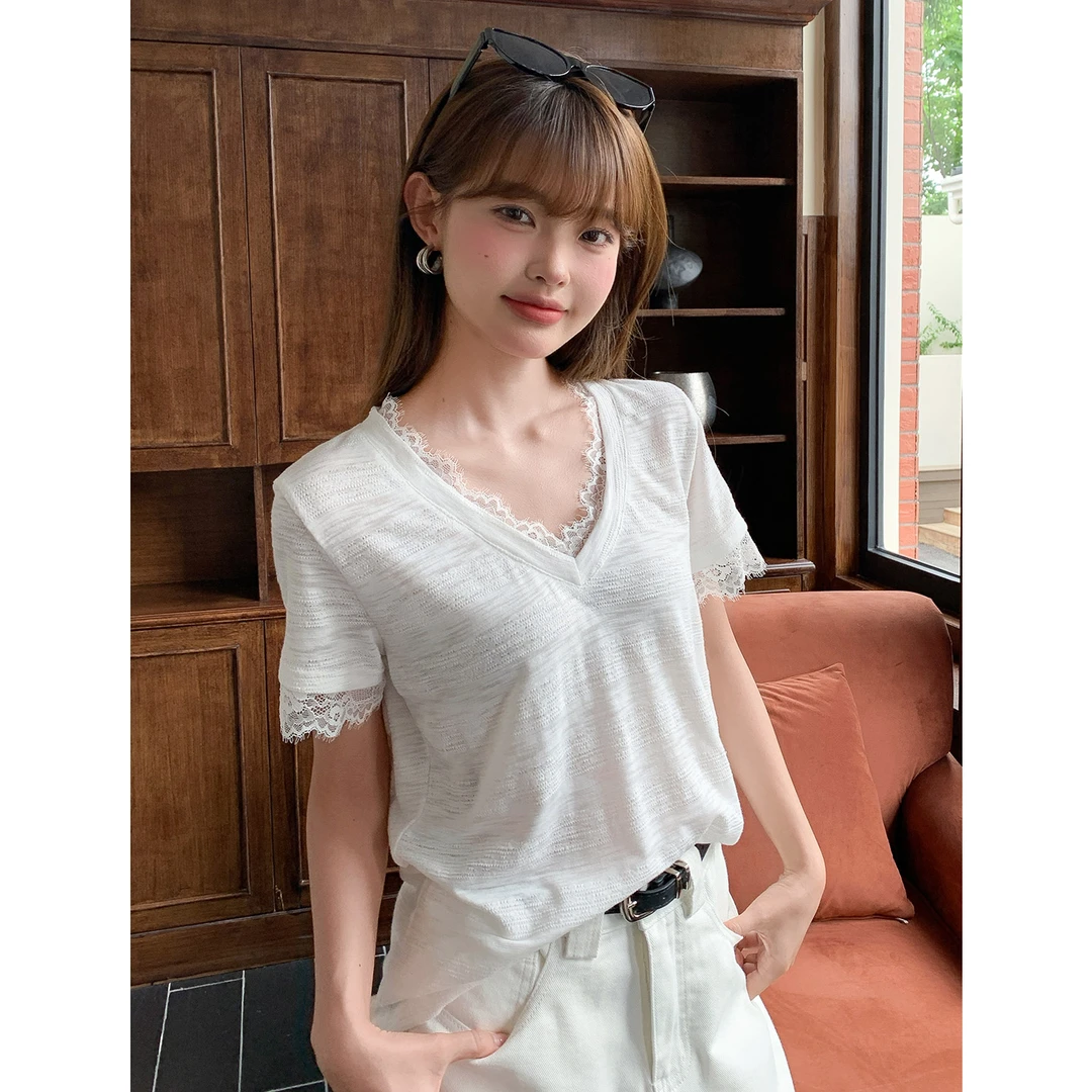 尔给夏季洋气白色薄款蕾丝拼接短袖T恤显瘦宽松百搭休闲V领上衣女