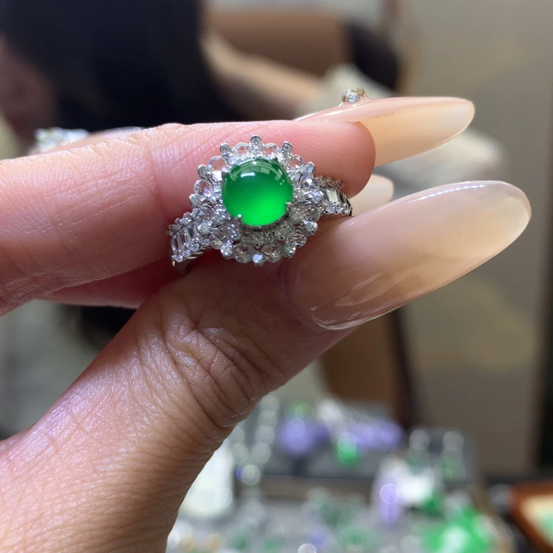 颈饰18K金镶嵌翡翠