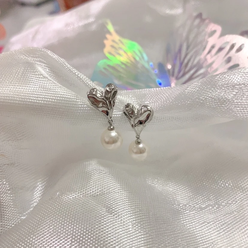 925银仿珍珠耳饰 女耳钉白色爱心珍珠镶嵌小众美新年设计纯银耳钉