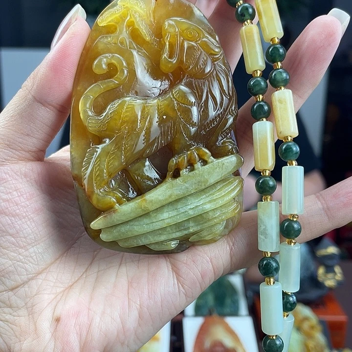 未镶嵌蛇纹石玉颈饰