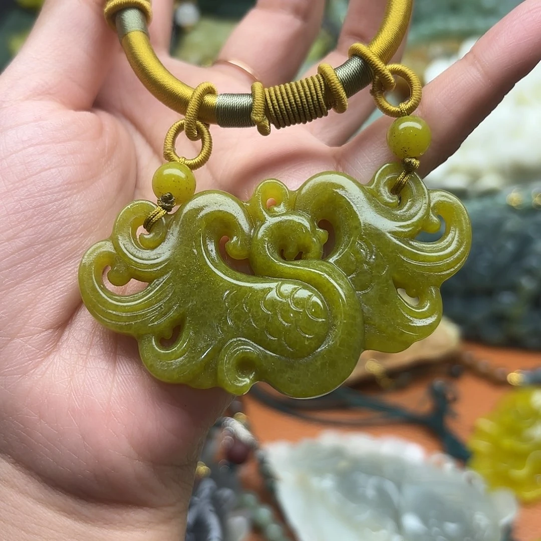 蛇纹石玉未镶嵌颈饰