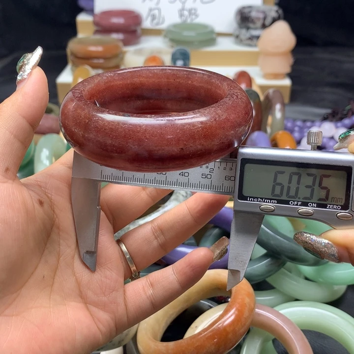 未镶嵌手镯石英质玉