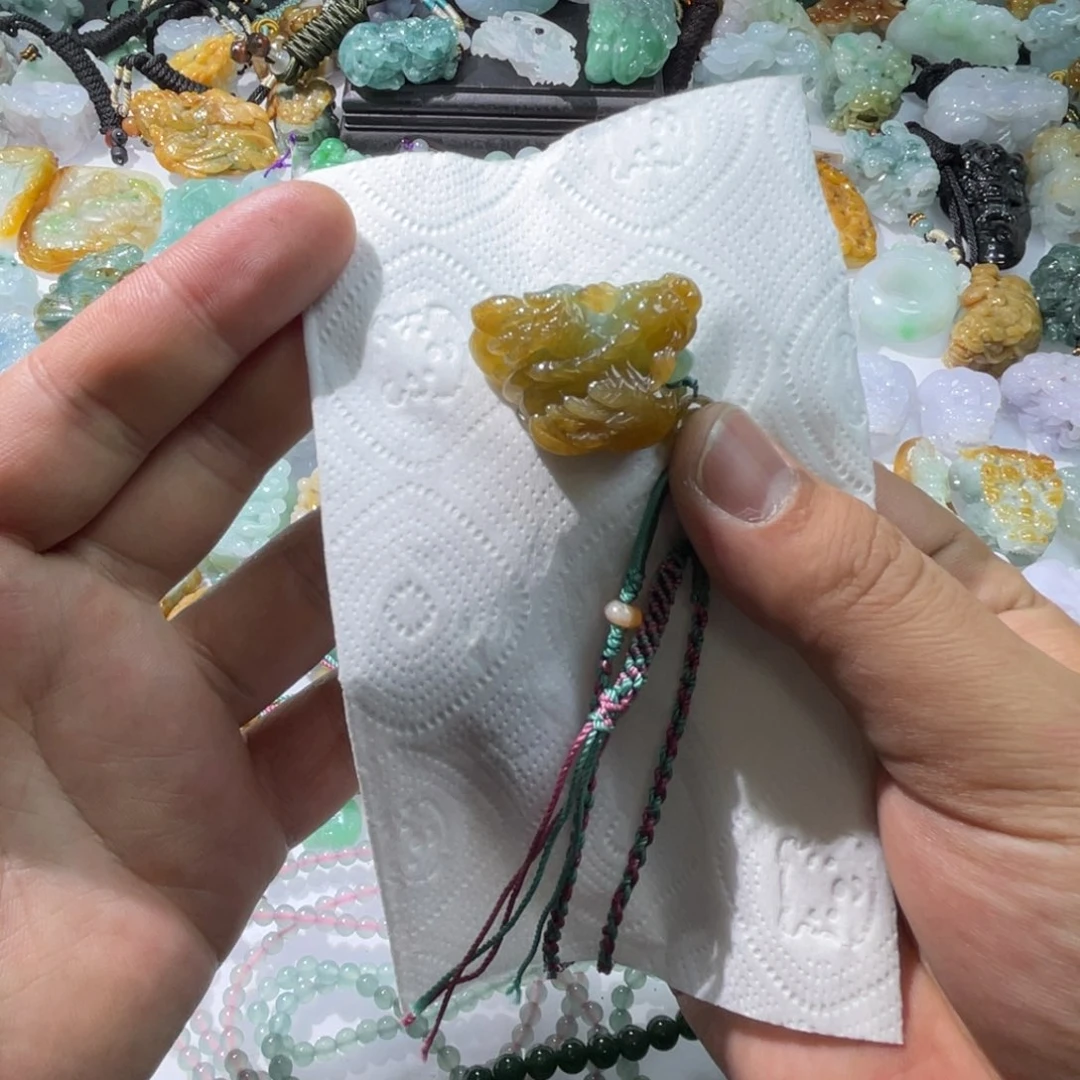 翡翠颈饰未镶嵌天然