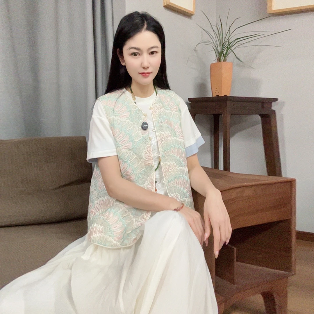 中国风夏季新款女士减龄气质刺绣百搭无袖马甲WG032801