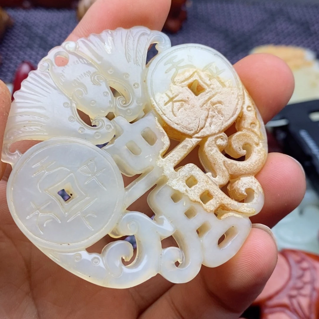 蛇纹石玉颈饰未镶嵌