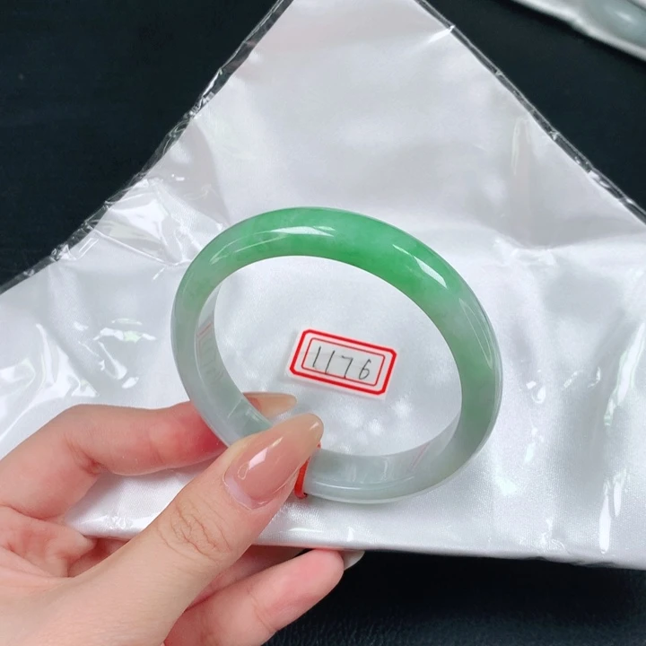 翡翠手镯未镶嵌天然翡翠手镯04