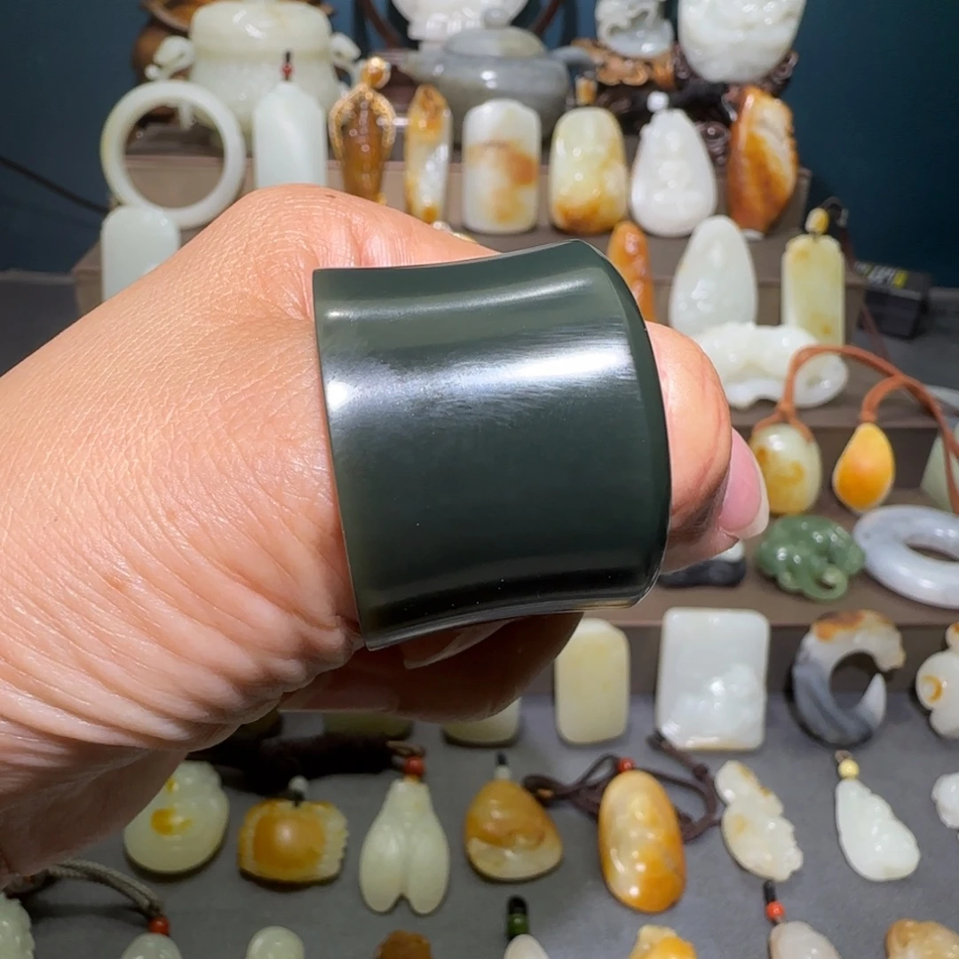 艾***帝未镶嵌和田玉车挂