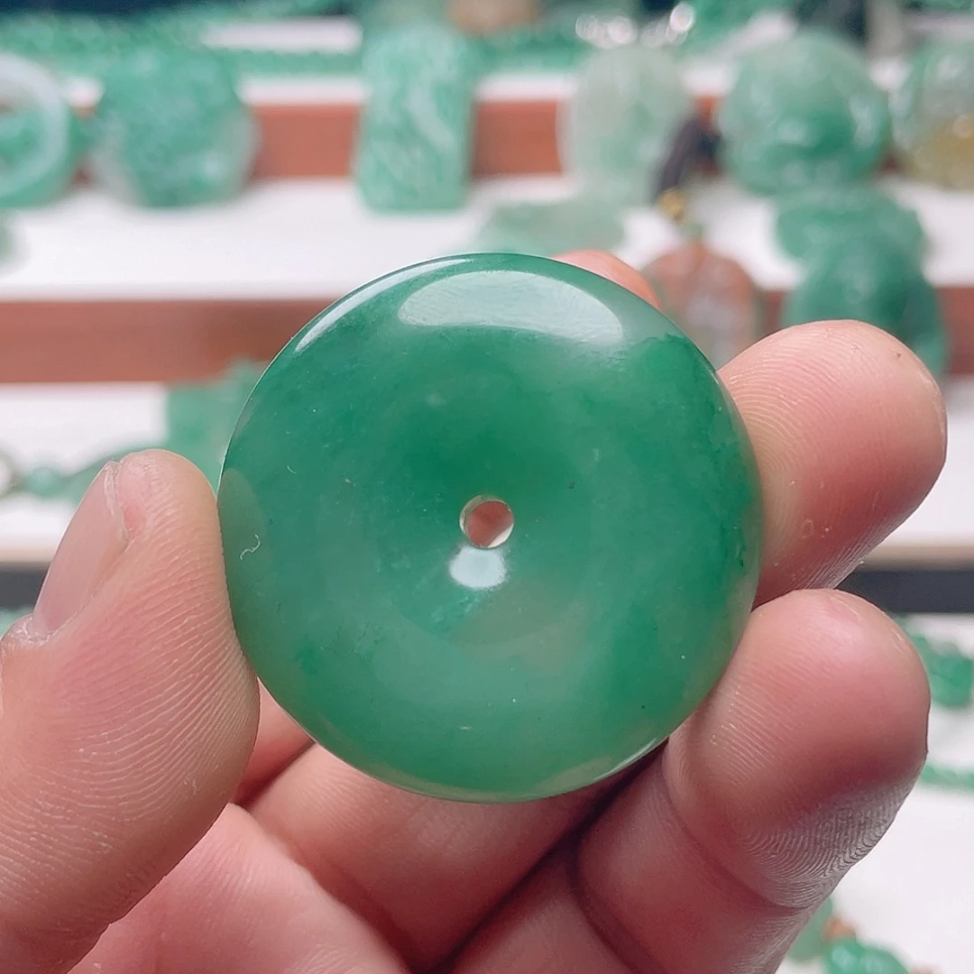 颈饰未镶嵌石英质玉