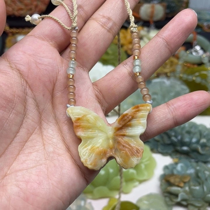 蛇纹石玉未镶嵌颈饰