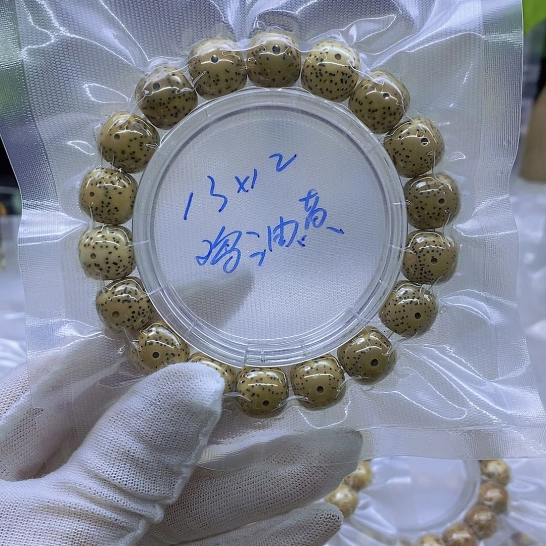 一***精星月菩提吊坠鸡油黄