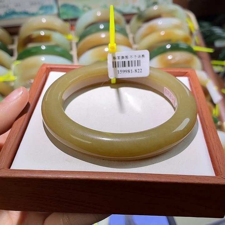 和田玉未镶嵌手镯18 60+